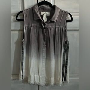 NWTO Vintage Havana Gray Sleeveless Button Down Blouse